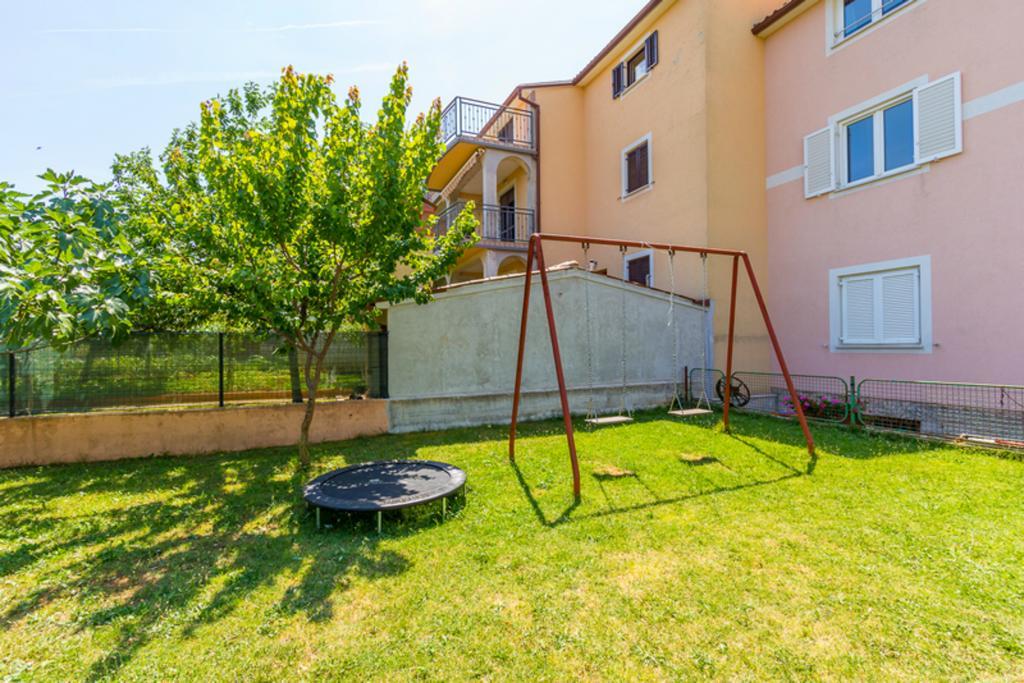 Apartment Mirjana Pula Bagian luar foto