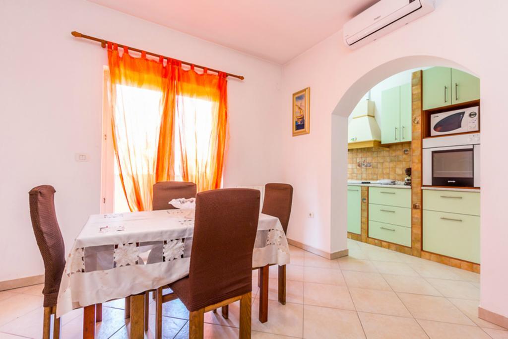 Apartment Mirjana Pula Ruang foto
